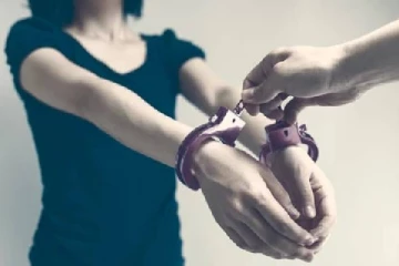 மட்டக்களப்பு பகுதியில் பெண் உள்பட மூவர் கைது