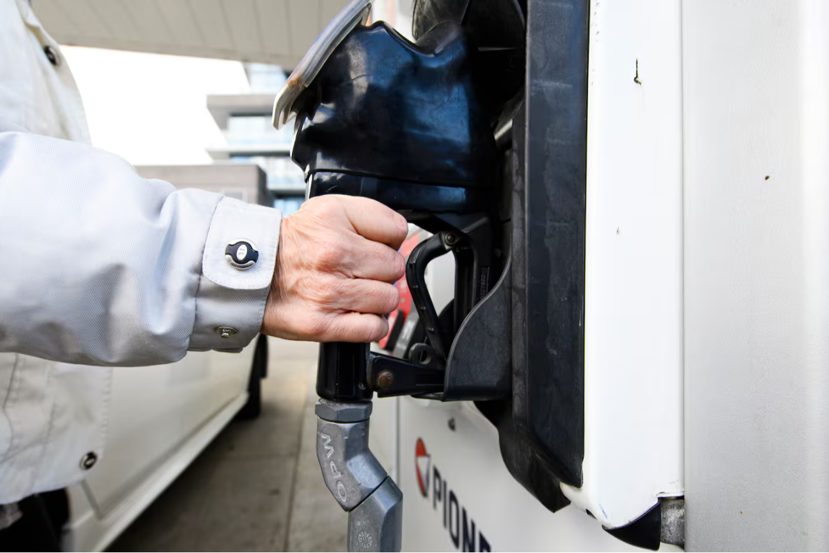 கனடாவில் டீசல் விலை அதிகரிப்பினால் ஏற்பட்டுள்ள பாதிப்புகள் | Diesel Prices Could Remain High For Months