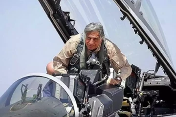 ஊழியரின் உயிரை காப்பாற்ற தானே விமானம் ஓட்ட முன்வந்த Ratan Tata., இன்று அவருக்கு பிறந்தநாள்