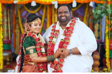 சீரியல் நடிகை  மஹாலக்ஷ்மிக்கு பிரபல தயாரிப்பாளருடன் திடீர் மறுமணம்- அதிர்ச்சியடைந்த திரையுலகம்