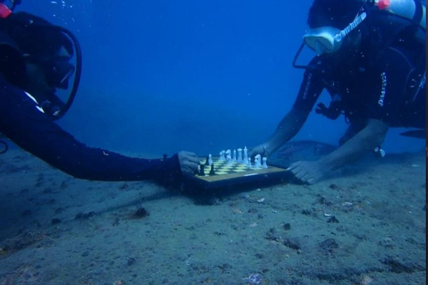 ஆழ் கடலில் செஸ் ஒலிம்பியாட் போட்டி: சாதனை | Deep Sea Chess Olympiad Achievement