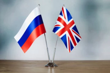 ரஷ்ய தூதரை அவரது துணைவியுடன் வெளியேற்றும் பிரித்தானியா