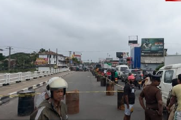 உடையும் அபாயத்தில் ஜா-எல பாலத்தின் பல இடங்கள் | Srilanka Ja Ela Bridge At Risk Of Collapse