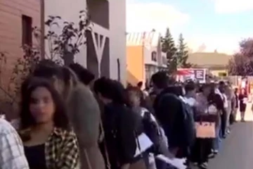 பிராம்டனில் வெய்ட்டர் மற்றும் சர்வர் வேலைக்கு குவிந்த இந்திய இளைஞர்கள்!