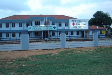 யாழில் தன்னை கடித்த நாக பாம்புடன் வைத்தியசாலைக்கு சென்ற 15 வயது சிறுவன்!