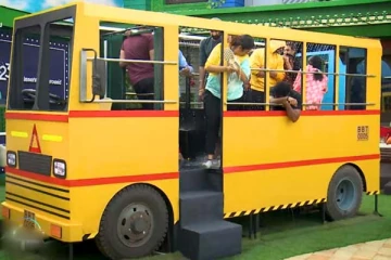 பிக்பாஸ் வீட்டிற்குள் வந்த பேருந்து: வாந்தி எடுத்து அவதிப்பட்ட போட்டியாளர்கள்! பரபரப்பான ப்ரொமோ