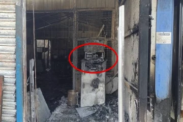 அதிகாலையில் தீப்பற்றி எரிந்த ATM இயந்திரம்: பல லட்ச ரூபாய் கருகிய சோகம்