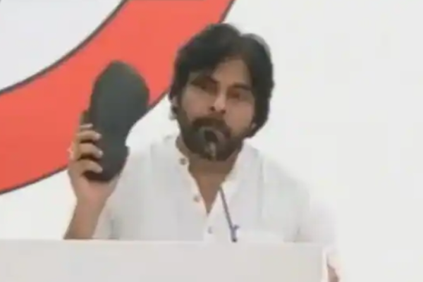 அப்படி சொன்னால் செருப்பால் அடிப்பேன் - பவன் கல்யாண் காட்டம்! | Pawan Kalyan Warns Ysrcp Andhra