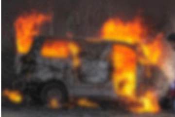 போலீஸ் ஜீப் மீது குண்டு வீச்சு, 2 பேர் பலி - அலறி ஓடிய மக்கள்!