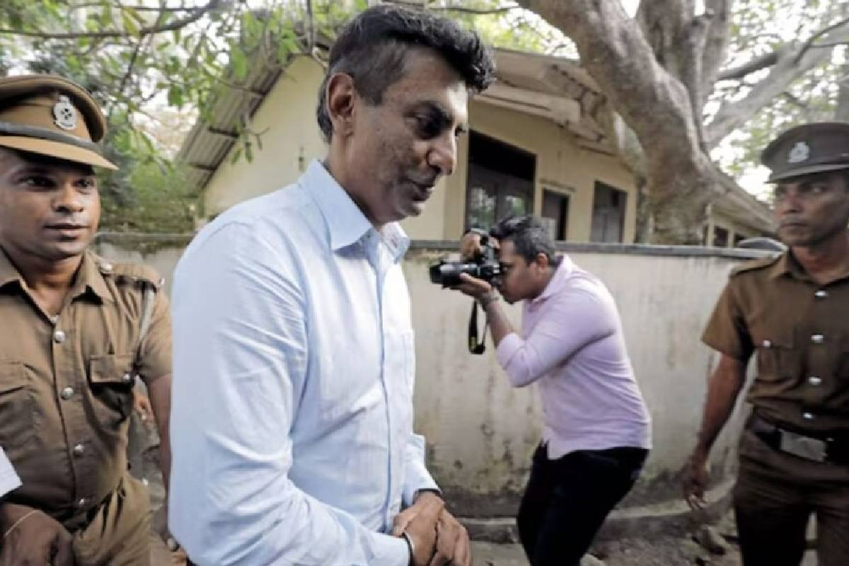 கபில சந்திரசேன விவகாரம்: நாமல் ராஜபக்ச முன்கூட்டியே அறிந்தாரா! | Mahinda Rajapaksa Flight Law And Order