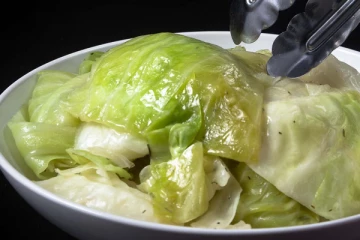 தினமும் முட்டைகோஸ் சாப்பிடலாமா? யாரெல்லாம் சாப்பிடக் கூடாது?