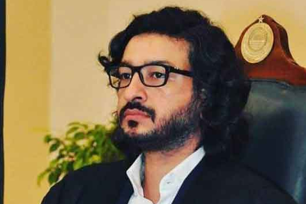 பாகிஸ்தானில் கட்சி மாறிய துணை சபாநாயகர் - அடிவெளுத்த இம்ரான் கான் கட்சி எம்.பி.க்கள் | Imran S Pti Members Beat Up Deputy Speaker