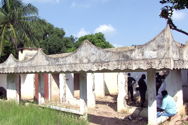 கிளிநொச்சியில் பாழடைந்த வீட்டிலிருந்து மீட்கப்பட்ட அபாயகர பொருட்கள்! - ஐபிசி தமிழ்