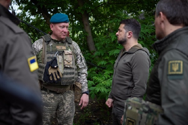 களமுனைக்கு திடீரென சென்ற உக்ரைன் அதிபர்(படங்கள்) | Zelenskyy Arrives At Frontline