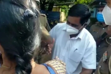 நாடாளுமன்ற உறுப்பினர்  ஸ்ரீதரனை தள்ளிவிட்ட பொலிஸாரால் பரபரப்பு!