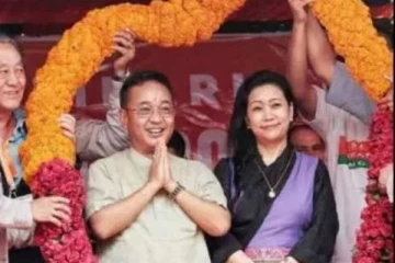 பதவியேற்ற அடுத்த நாளே ராஜினாமா - மனைவிக்காக விளக்கம் சொன்ன முதல்வர்