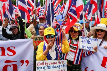 අගමැතිනියට ඉල්ලා අස්වන ලෙස බලකරමින් රටපුරා විරෝධතා