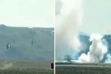 இரண்டு விமானங்கள் ஒன்றுடன் ஒன்று மோதி விபத்து