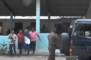 බූරුමූණා නිරීක්ෂණයට ආ මහෙස්ත්‍රාත්වරිය - තුවාල ,සනීපාරක්ෂාව ඇතුළු සියල්ල පිරික්සයි..