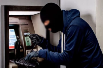 சுவிட்சர்லாந்தில் மீண்டும் ஒரு ஏடிஎம் கொள்ளை... ஏடிஎம் இயந்திரத்தையே தூக்கிச் சென்ற கொள்ளையர்கள்