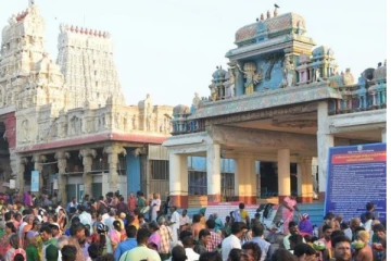தைப்பூசத்தை முன்னிட்டு திருச்செந்தூர் சுப்பிரமணிய சுவாமி கோயிலில் பக்தர்கள் கூட்டம் களைகட்டியது