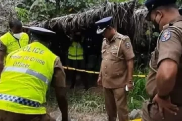 வாக்குவாதம் மோதலாக மாறியதில் நபரை வெட்டிக்கொலை செய்து எரியூட்டிய பெண்!