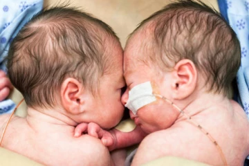 නිවුන් දරුවන් බිහි කිරීමේදී ඇති විය හැකි අවදානම්.