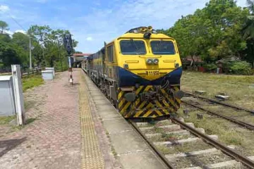 100 KMPH வேகத்தில் பயணித்த யாழ்தேவி