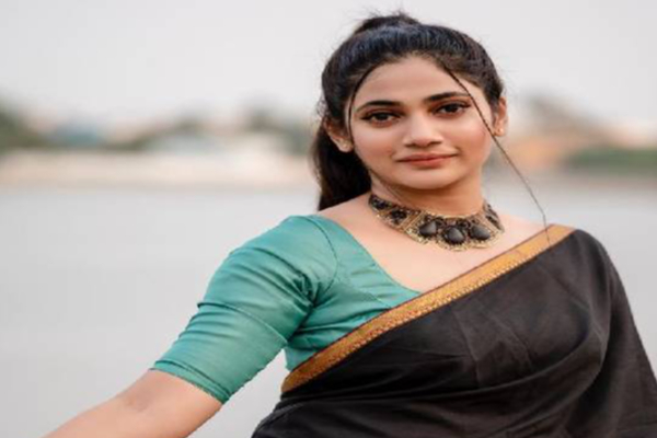 நடிகை லாஸ்லியாவை கழுவி ஊத்தும் நெட்டிசன்கள்...பதிலடி கொடுத்த அம்மிணி | Washing And Blowing Actress Laslia Who Retaliated