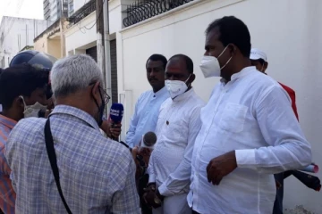 மர்மமான முறையில் சிறுமி மரணம் - ரிசாட்டின் வீட்டின் முன்னால் போராட்டம்