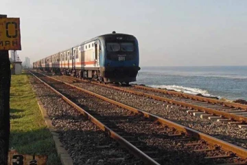 ரயில் ஊழியர்களால் பொது மக்களுக்கு ஏற்பட்ட அசௌகரியம்