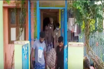 தாயை கொலை செய்துவிட்டு விடிய விடிய உடல் அருகே அமர்ந்து மகன் செய்த காரியம்: கதறிதுடித்த மகள்கள்