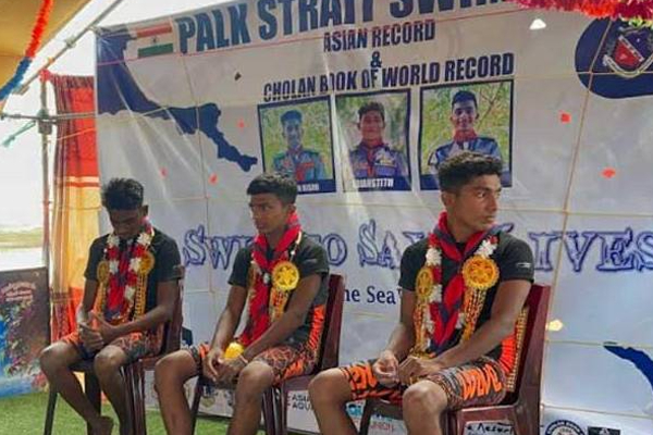 மட்டக்களப்பில் உள்ள பிரபல கல்லூரி மாணவர்கள் படைத்த சாதனை! | Batticaloa Students Record Swimming Pacific Ocean