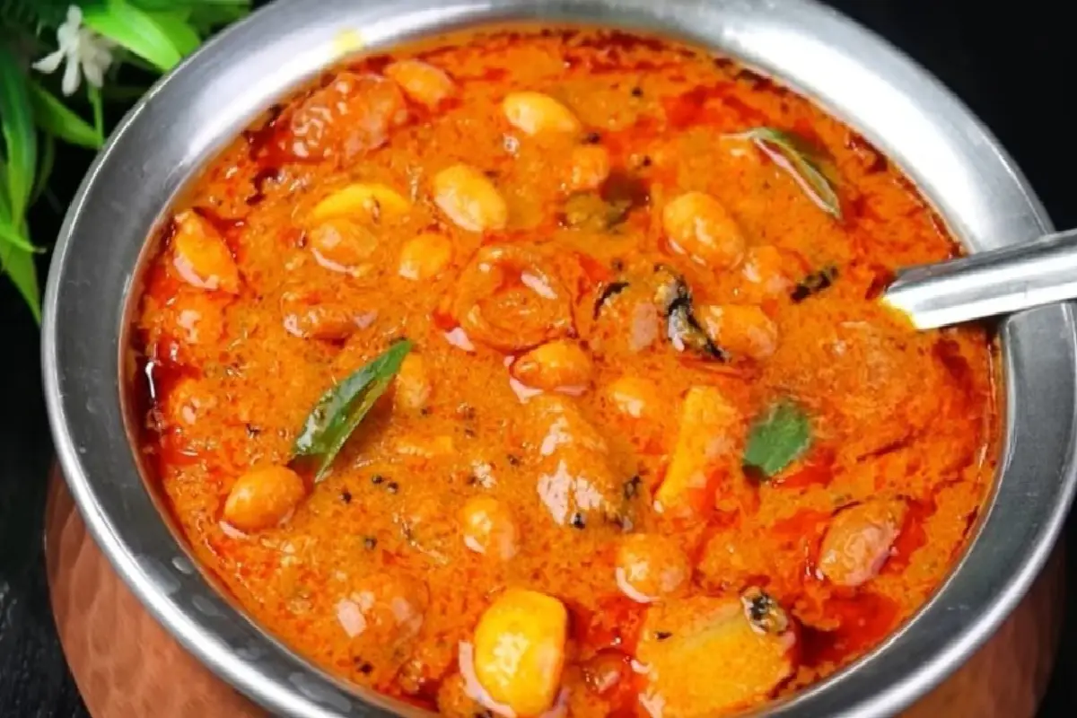 நாவூரும் சுவையில் உருளைக்கிழங்கு வேர்க்கடலை குழம்பு... பண்ணலாமா? | Potato Peanut Kara Kuzhambu Recipe In Tamil