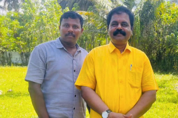 நாடாளுமன்ற உறுப்பினர் சிறீதரனின் சாரதி திடீர் கைது | Mp Sritharan Driver Suddenly Arrested நாடாளுமன்ற உறுப்பினர் சிறீதரனின் சாரதி திடீர் கைது | Mp Sritharan Driver Suddenly Arrested