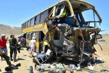 பெரு நாட்டில் நடந்த கோர விபத்து: 13 பேர் உடல் கருகி பலி - செய்திகளின் தொகுப்பு