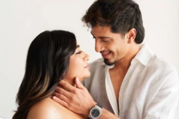 கர்ப்பமாக இருக்கும் தனது மனைவியுடன் ரொமான்டிக் போட்டோ ஷுட் எடுத்த பிக்பாஸ் புகழ் ஷாரிக்