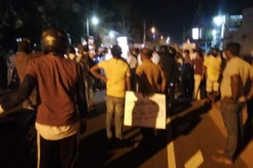 எதிர்ப்பு ஆர்ப்பாட்டம் காரணமாக காலி வீதி முழுமையாக முடக்கம்