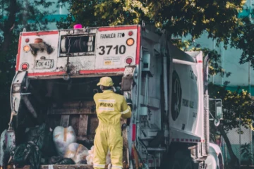 குப்பையை பிரித்து தராத மக்களை திட்டுவதற்கு AI பயன்படுத்தும் நகரம்