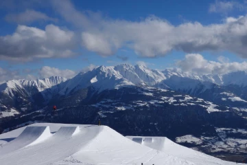 தந்தையுடன் சுவிட்சர்லாந்துக்கு சுற்றுலா சென்ற பதின்ம வயது பிரித்தானியப் பெண்ணுக்கு நேர்ந்த பயங்கரம்