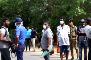 முல்லைத்தீவு ஊடகவியலாளருக்கு கடற்படையால் அச்சுறுத்தல்: வடமாகாண ஊடக அமையம் கண்டனம் (Photos)