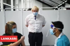 சமூக இடைவெளிக்கான தூரத்தை அதிகரிக்கும் கட்டாயத்தில் பிரித்தானியா! என்ன முடிவெடுப்பார் போரிஸ் ஜான்சன்?