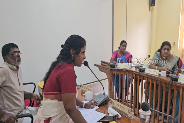 கிராம சேவகரிடம் பட்டியல் கொடுத்த தேசிய மக்கள் சக்தியினர் : மானிப்பாய் பிரதேச சபையில் அமளி துமளி! | Npp List Riot In Manipay Pradeshiya Sabha