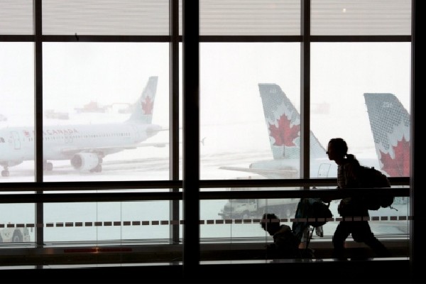 கனடாவின் பியர்சன் விமான நிலையத்திற்கு இப்படியொரு பெயரா! | Pearson Airport Canada