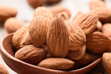 ஒரு பிடி கசப்பான பாதாம் உயிருக்கு ஆபத்தாம்!  இனி இப்படி மட்டும் சாப்பிட்டுடாதீங்க....!