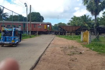 உயிர் அச்சுறுத்தலை ஏற்படுத்தும் புகையிரதக் கடவை- கண்டுகொள்ளாத திணைக்களம்!