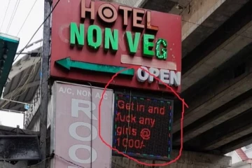 ஆபாச தகவலுடன் விளம்பர பலகை - கடும் சர்ச்சையை கிளப்பிய தங்கும் விடுதி!