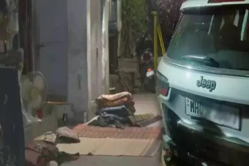 மதுபோதையில் கொடூர விபத்து - வாசலில் தூங்கியவர்கள் மீது காரை ஏற்றிய பெண்!