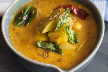 இட்லி,தோசைக்கு காரசாரமான மாங்காய் சம்பார் செய்ய தெரியுமா? ஈஸியான ரெசிபி