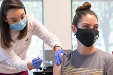 அமெரிக்காவில் மக்கள் ஆர்வமின்மை;  தடுமாறும் தடுப்பூசி திட்டம்!